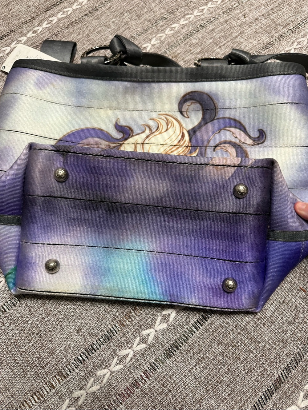 Rare Harvey’s Seatbelt Disney Couture Ariel & Ursula Good vs Evil Handbag NWT - Picture 6 of 6